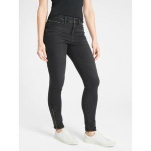 Athleta SCULPTEK ULTRA SKINNY ZIPPER LEG IN CARBON WASH SIZE 2